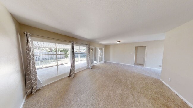 Building Photo - 6165 Mary Ln Dr