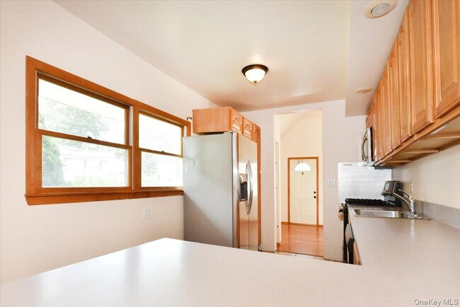 Building Photo - 257 Maple St