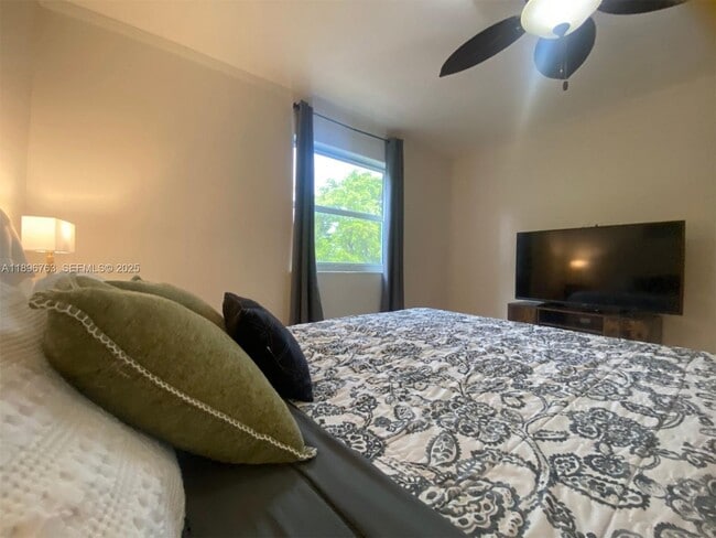 Building Photo - 753 Michigan Ave