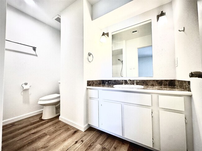 Building Photo - 14771 Perthshire Rd