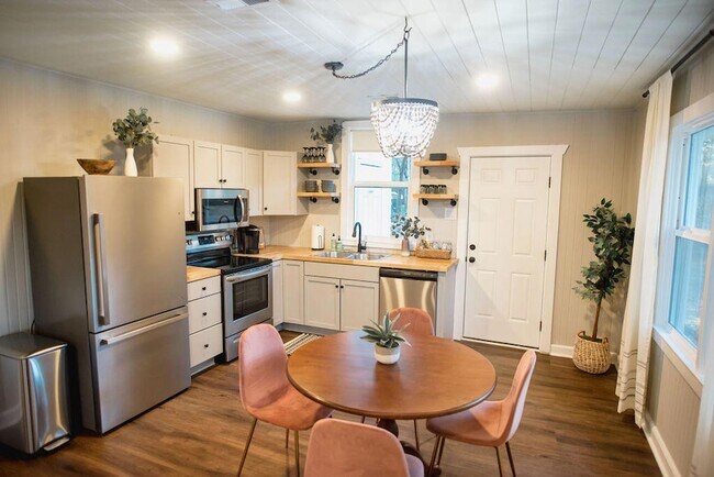 Building Photo - 3480 Johan Blvd