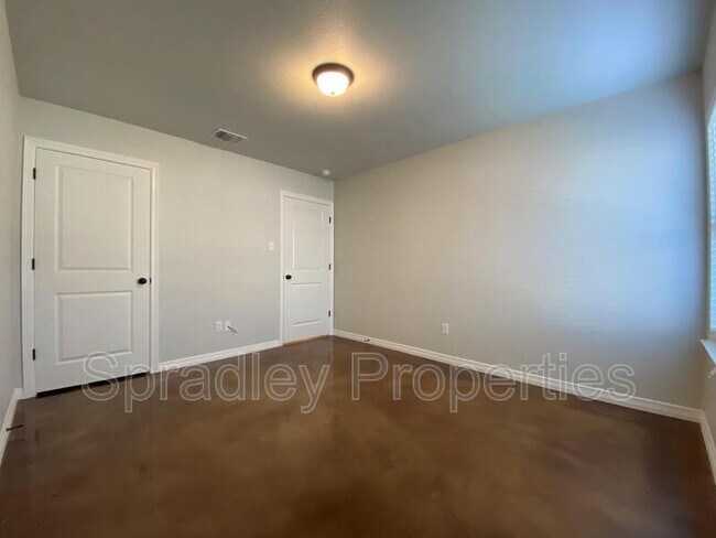 Building Photo - 1006B Sparrow Cove