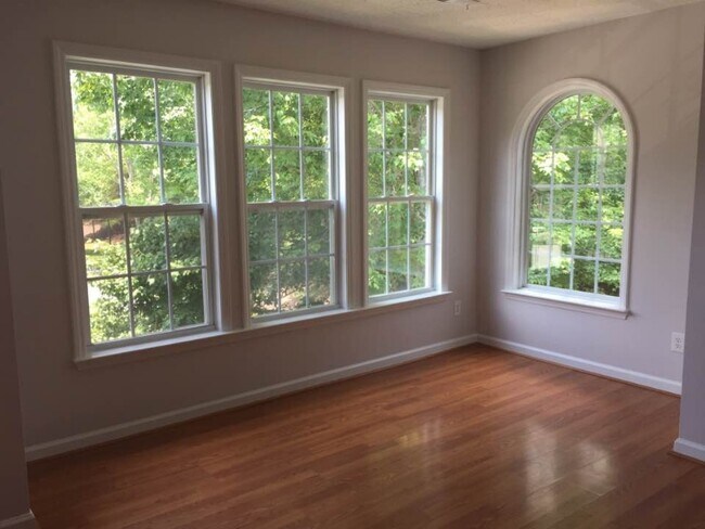 Building Photo - 621 Mill Pond Ct