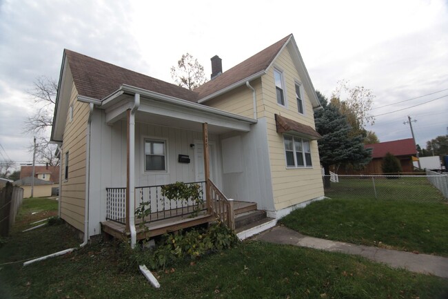 Primary Photo - 3 bedroom remodeled home in Davenport near...