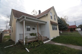 Building Photo - 3 bedroom remodeled home in Davenport near...