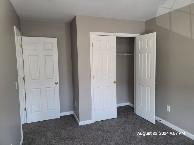 Building Photo - 370 Viewpoint Way