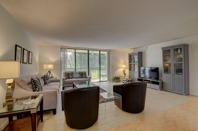 Building Photo - 7194 Promenade Dr