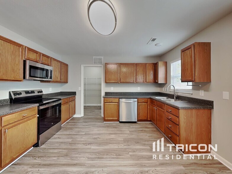 Building Photo - 3504 Whitworth Dr