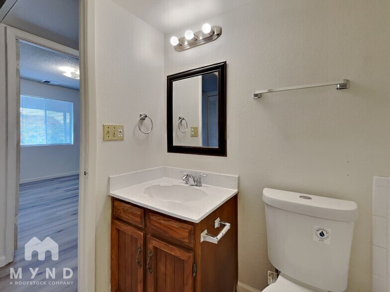 Building Photo - 7239 W Ironwood Dr