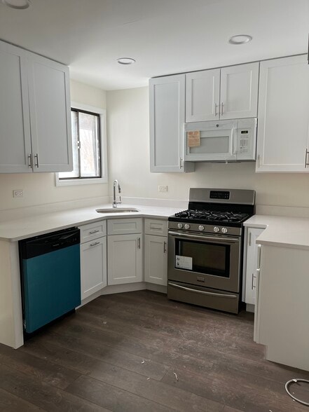 Building Photo - 435 Echo Ln