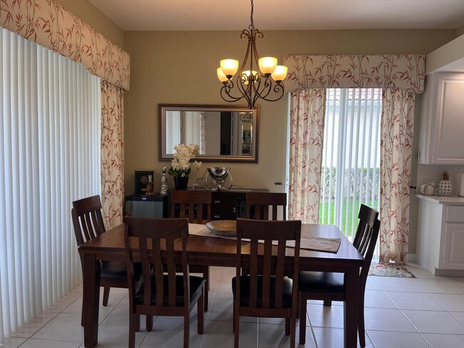 Building Photo - 813 Niemen Dr