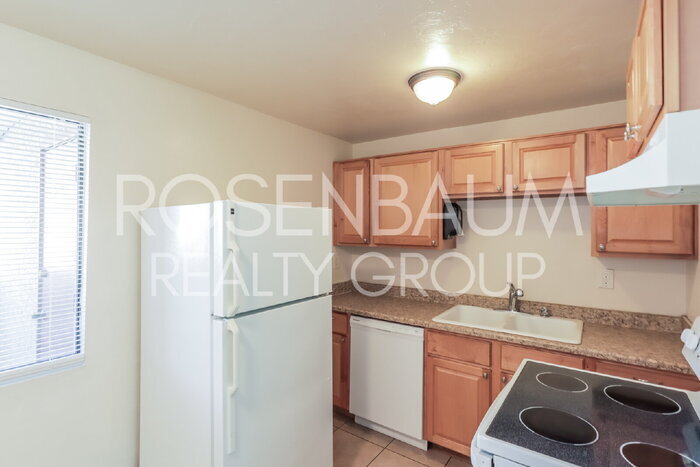 Building Photo - 455 W Kelso St