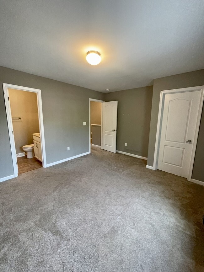 Building Photo - 81 Gloucester Dr