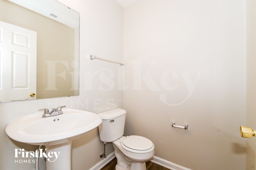 Building Photo - 12643 Pinetop Way