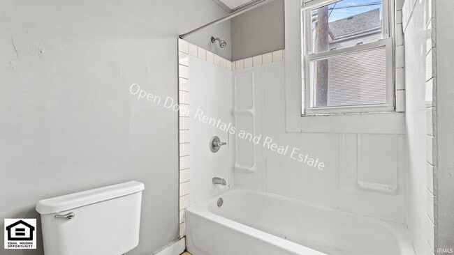 Building Photo - 412 Archer Ave