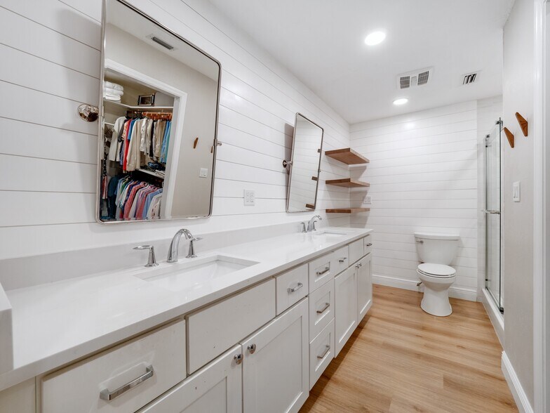 Master Bath - 4105 SE 19th Pl