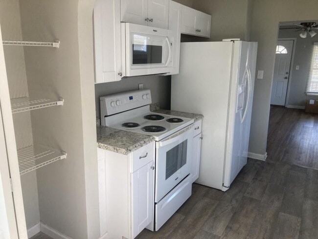 Building Photo - 1047 Bellows Avenue