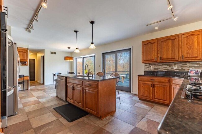 Building Photo - 9885 Belmont Ct