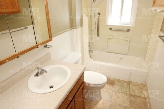 Building Photo - 1024 N Taft Hill Rd