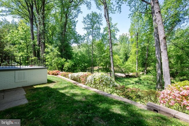 Building Photo - 1554 Forest Villa Ln