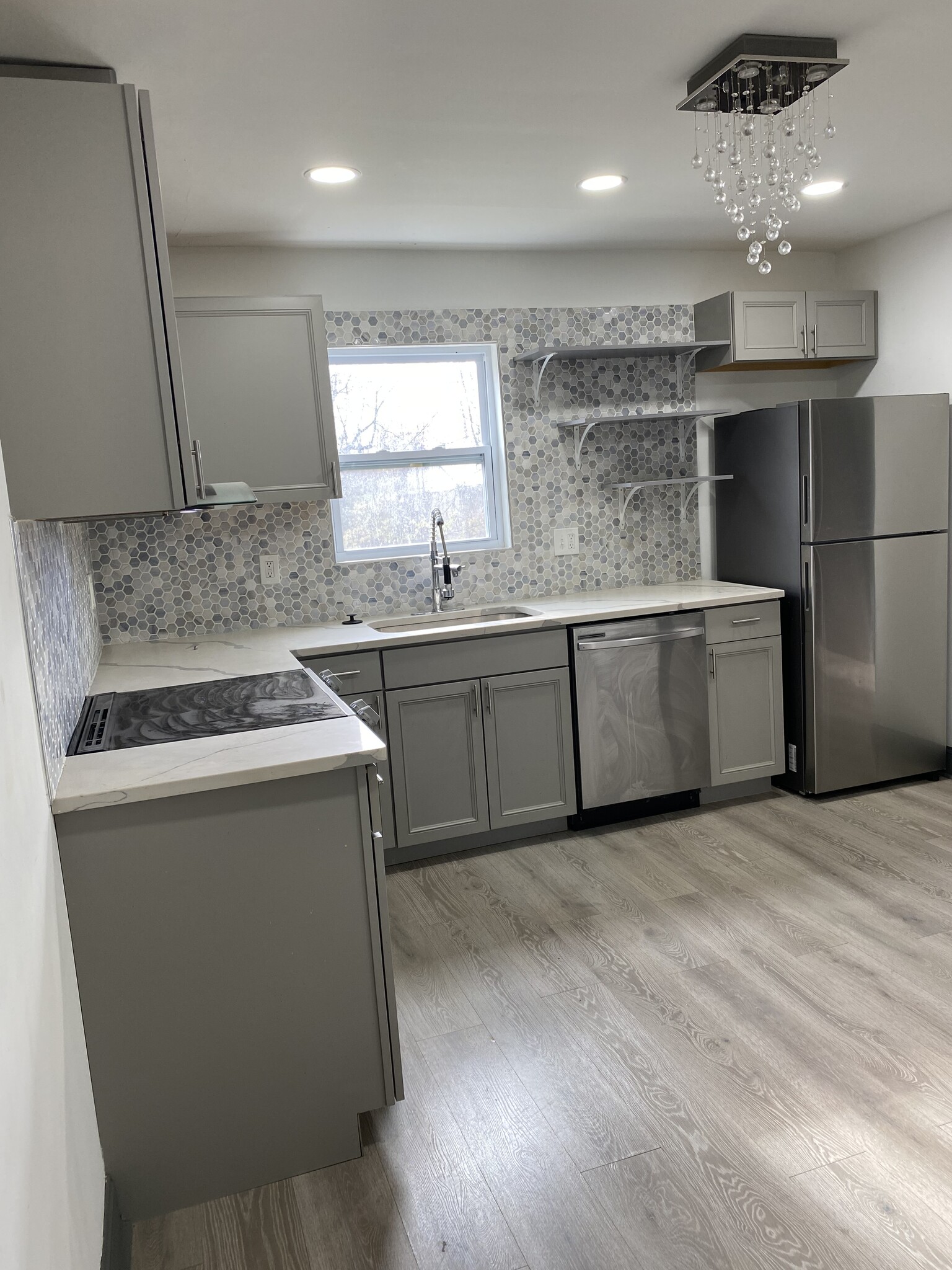 Building Photo - 1275 E Kossuth St