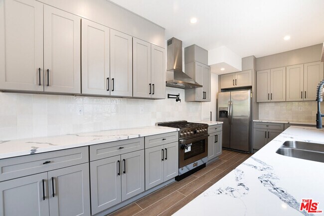 Building Photo - 449 S Citrus Ave