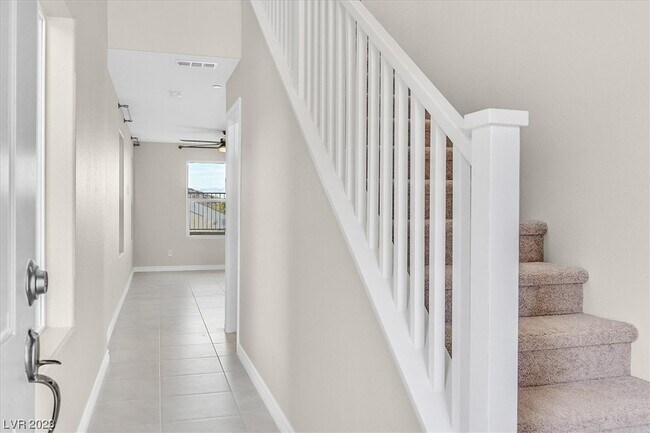 Building Photo - 372 Rosefinch St