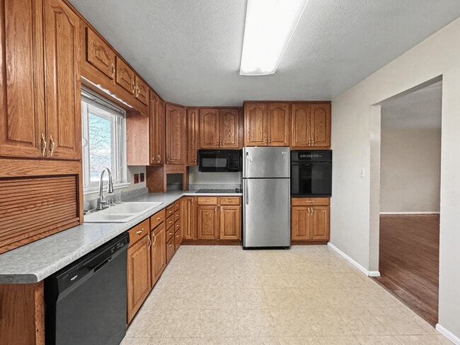 Building Photo - 2235 Clarkson Dr