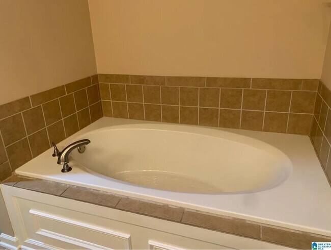 Building Photo - 2 Bed & 2.5 bath townhome  located in Oxford on the golf course