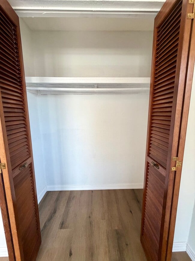 Building Photo - 2 BEDROOM 1 BATHROOM IN SOUTH TAMPA !!!