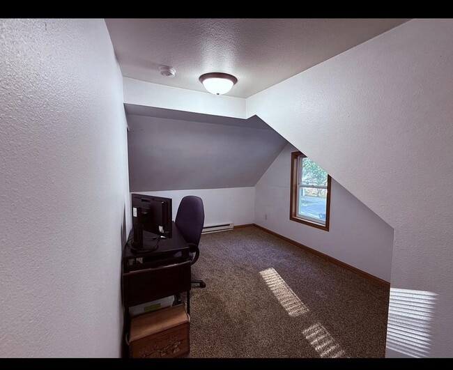 Building Photo - 605 Peltier St