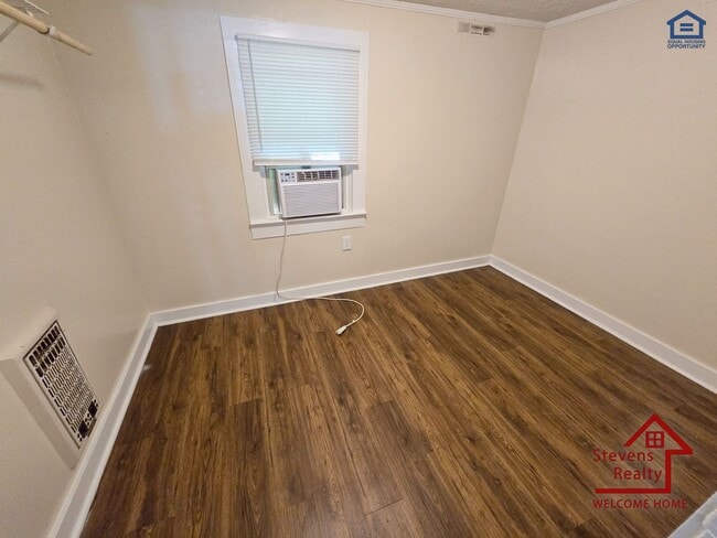 Building Photo - 1364 Crescent Dr