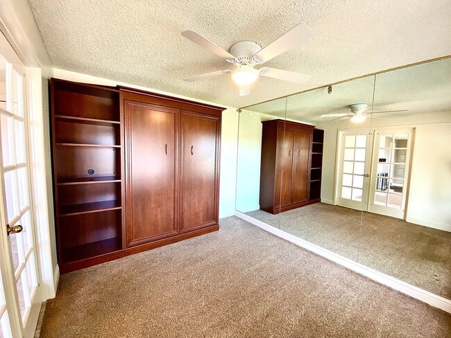Building Photo - Lovely Highlands Home w/a View Available 7...