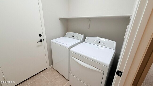 Building Photo - 43460 Caven Dr