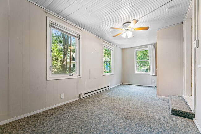 4th bedroom - 520 5th Ave SE