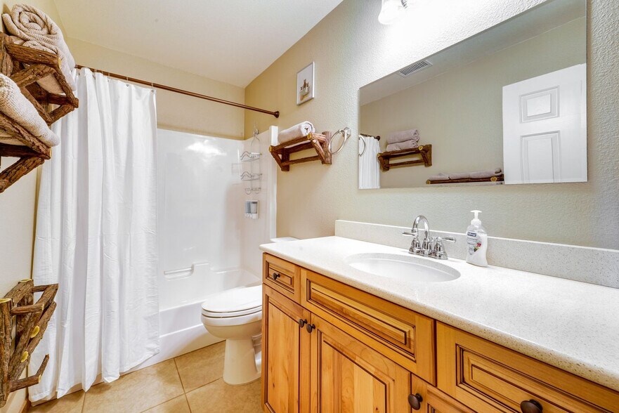 Building Photo - 799 Lookout Point Cir
