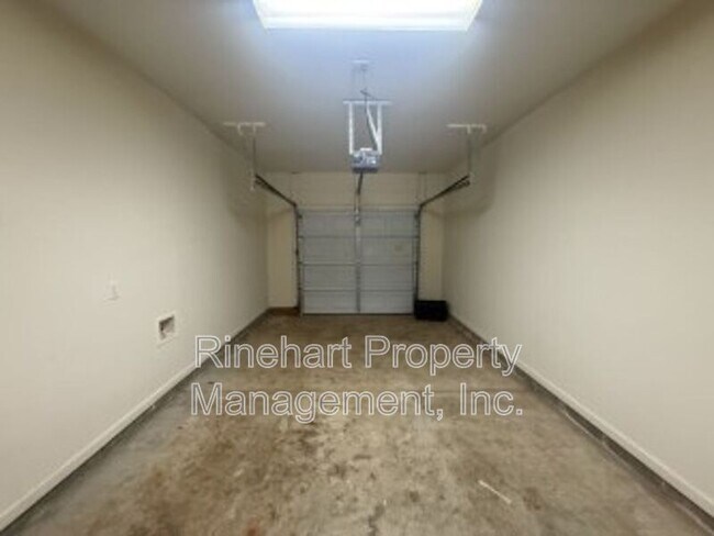 Building Photo - 2413 Woodridge Dr