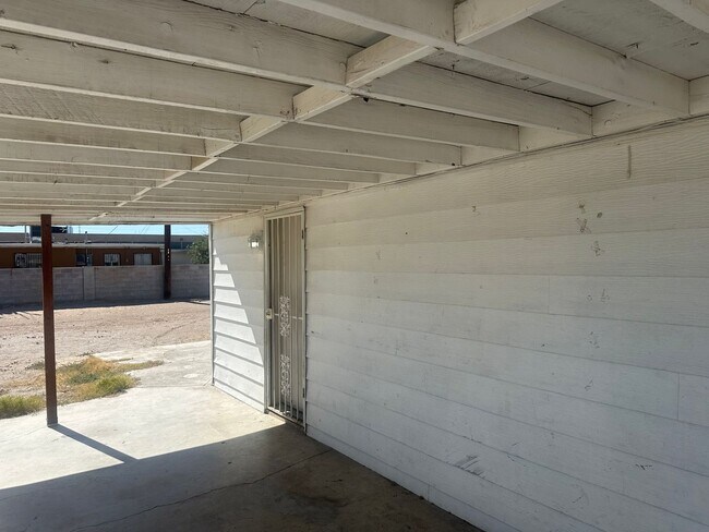 Building Photo - NLV!! Single Story!! 3 Bedrooms!! Carport!!! Big Lot!! Patio In Back yard!! No Carpet!! Vinyl Pla...