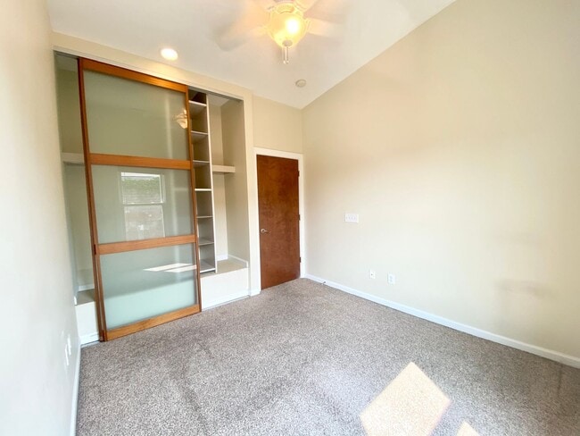 Building Photo - 4 Bedroom/3.5 Bath. UC Rental Located on J...