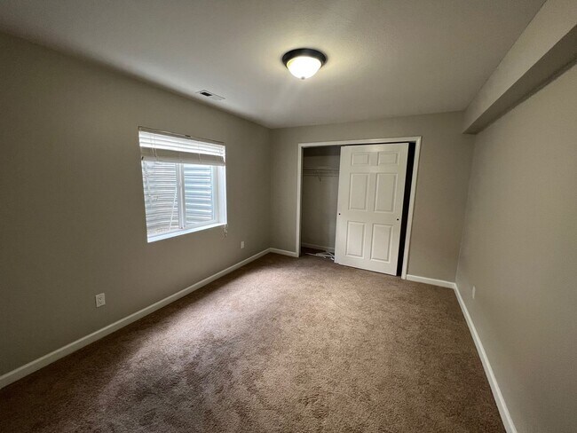 Building Photo - Beautiful 4 bedroom ranch style home avail...