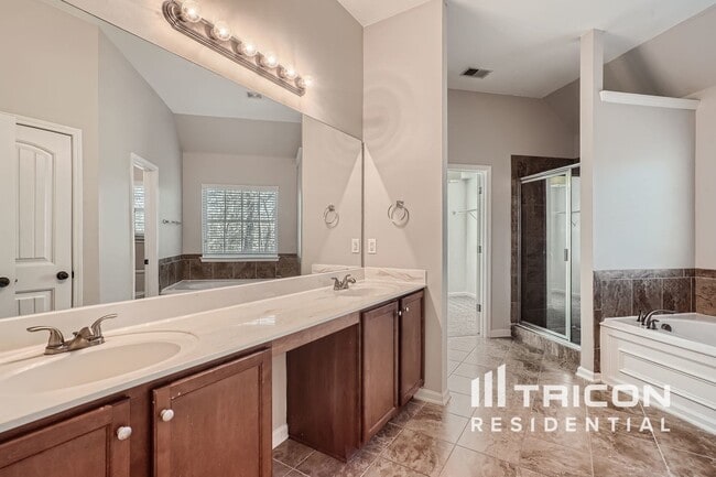 Building Photo - 301 Arbor Pl