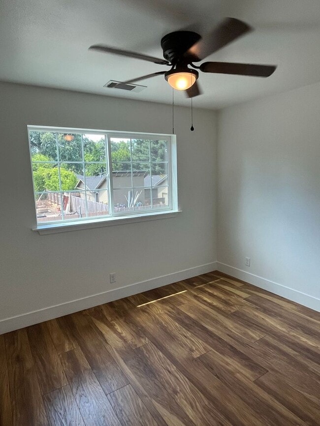 Building Photo - 1129 Stewart Ave