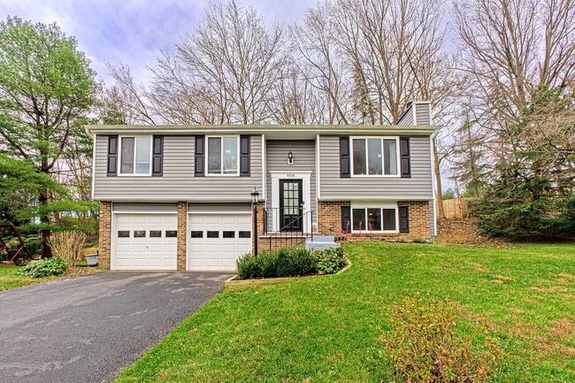 Building Photo - 9705 Locust Hill Dr