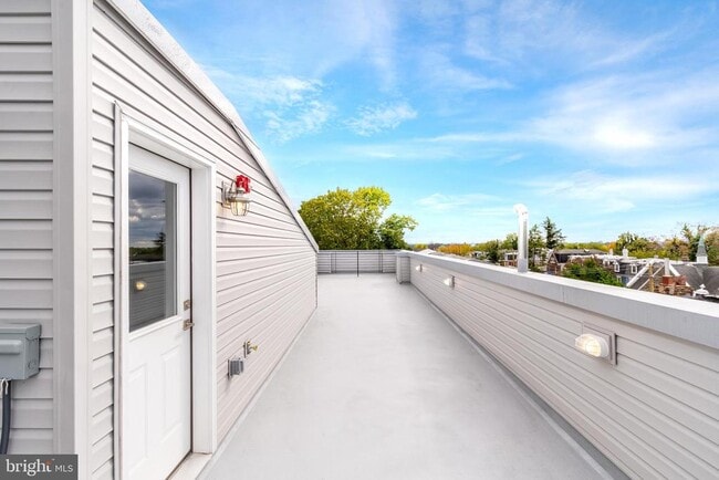 Building Photo - 103 E Duval St