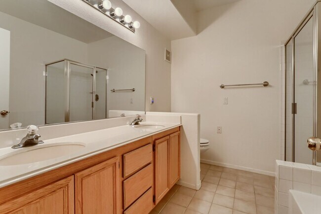 Building Photo - 1 Bedroom Condo in Green Valley on Ramsgate