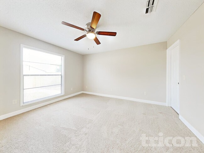 Building Photo - 1237 Edgerton Dr