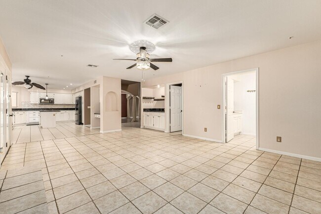 Building Photo - 11238 N 128th Pl