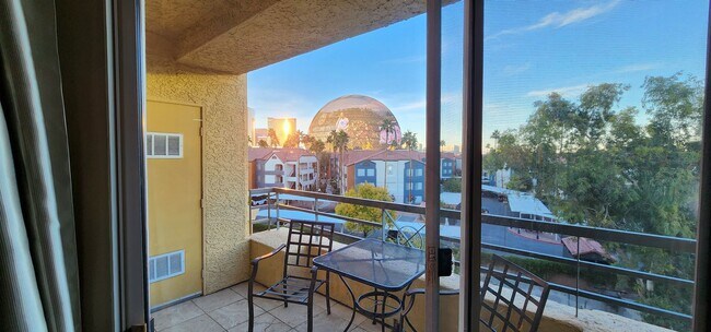 Building Photo - Fully furnished-full Sphere view