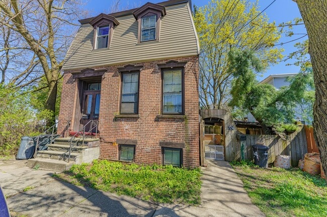 Primary Photo - 724 3rd Ave