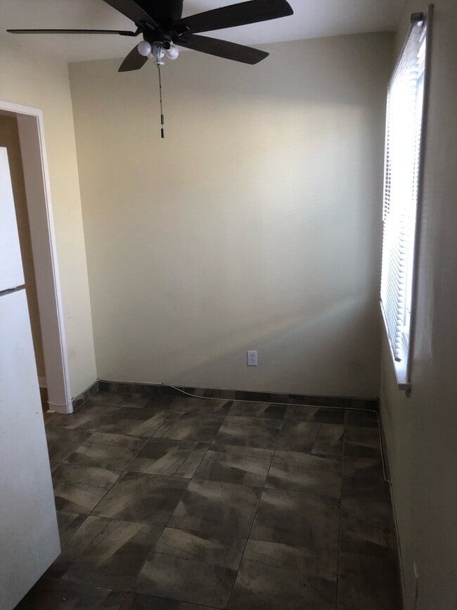 DR - 1745 N Hollywood Way